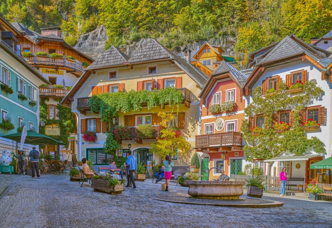 Start your walk in Hallstatt square